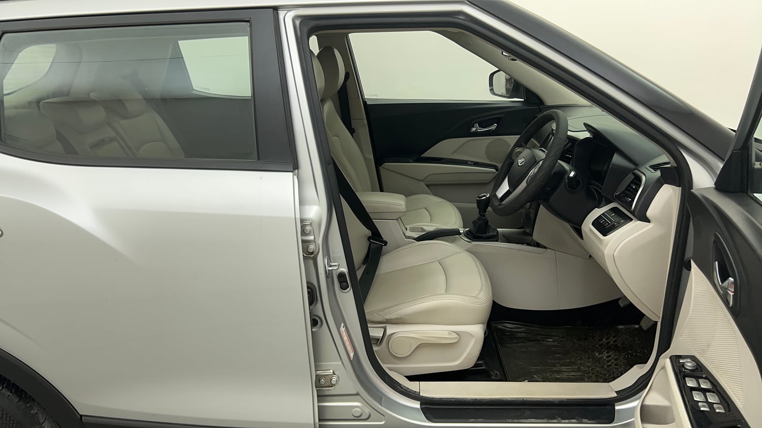 Used 2019 Mahindra XUV 300 1.2 W8 (O) Petrol Manual interior RIGHT SIDE FRONT DOOR CABIN VIEW