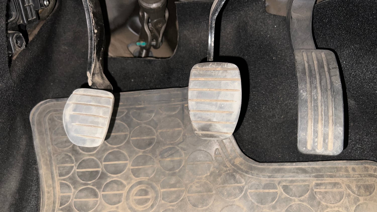 Used 2016 Renault Duster 85 PS RXZ 4X2 MT Diesel Manual interior PEDALS VIEW