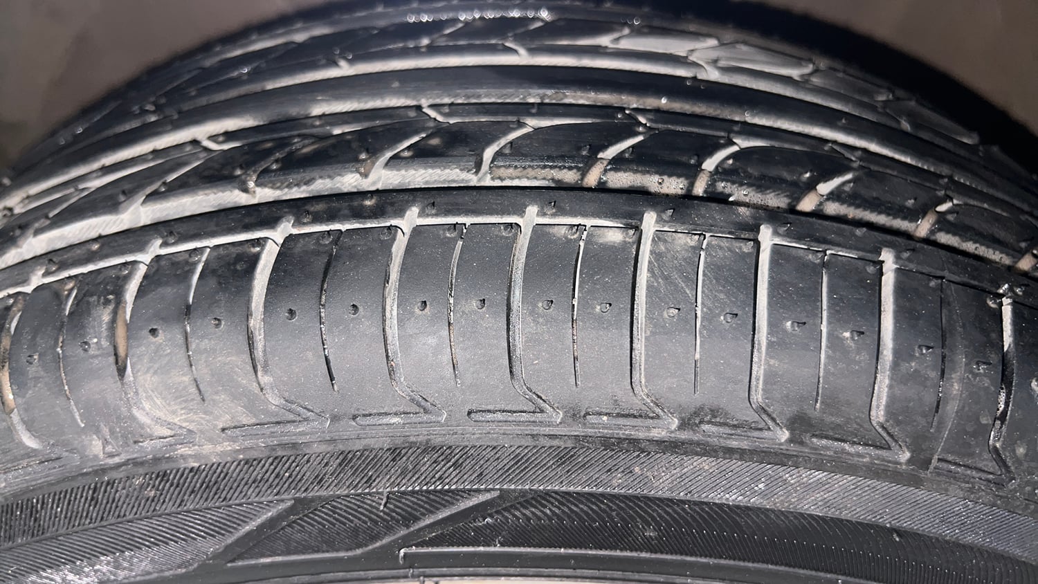 Used 2019 Maruti Suzuki Swift ZXi AMT Petrol Automatic tyres LEFT FRONT TYRE TREAD VIEW