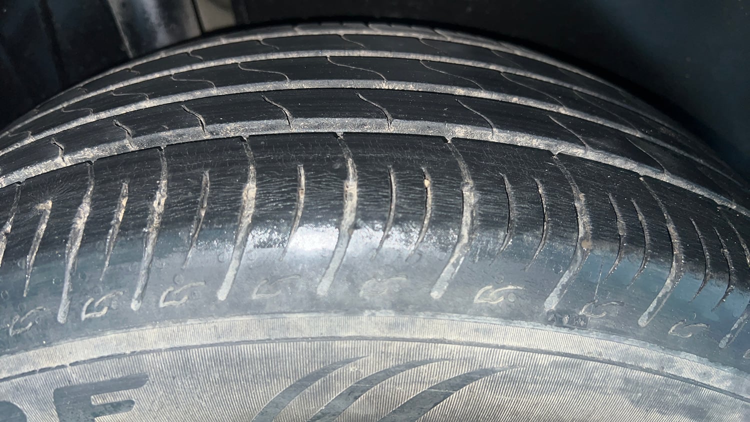 Used 2023 Maruti Suzuki Brezza ZXi Plus AT Petrol Automatic tyres RIGHT REAR TYRE TREAD VIEW