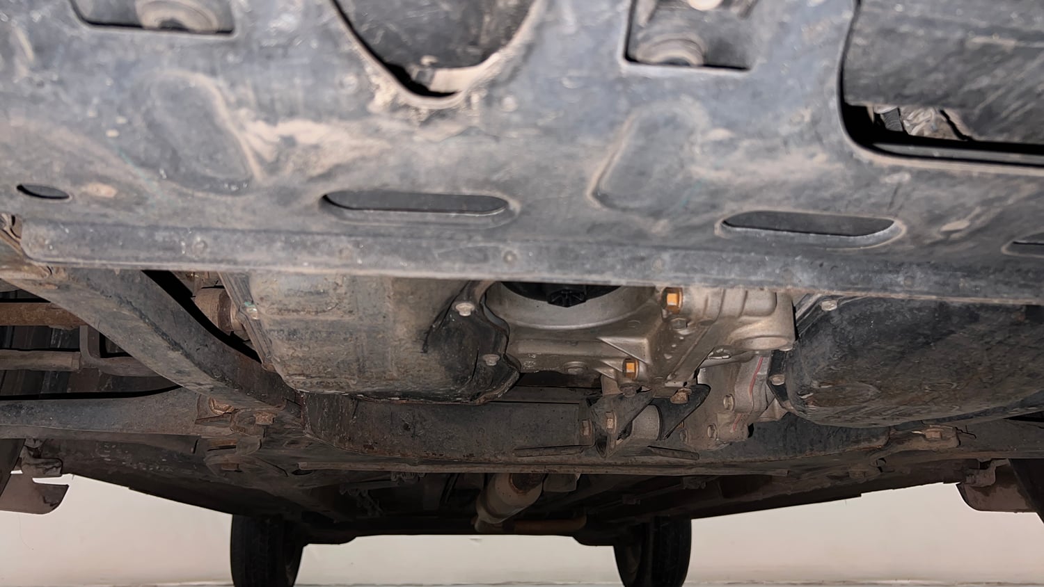 Used 2022 Nissan Magnite XV Turbo CVT Dual Tone Petrol Automatic extra FRONT LEFT UNDERBODY VIEW