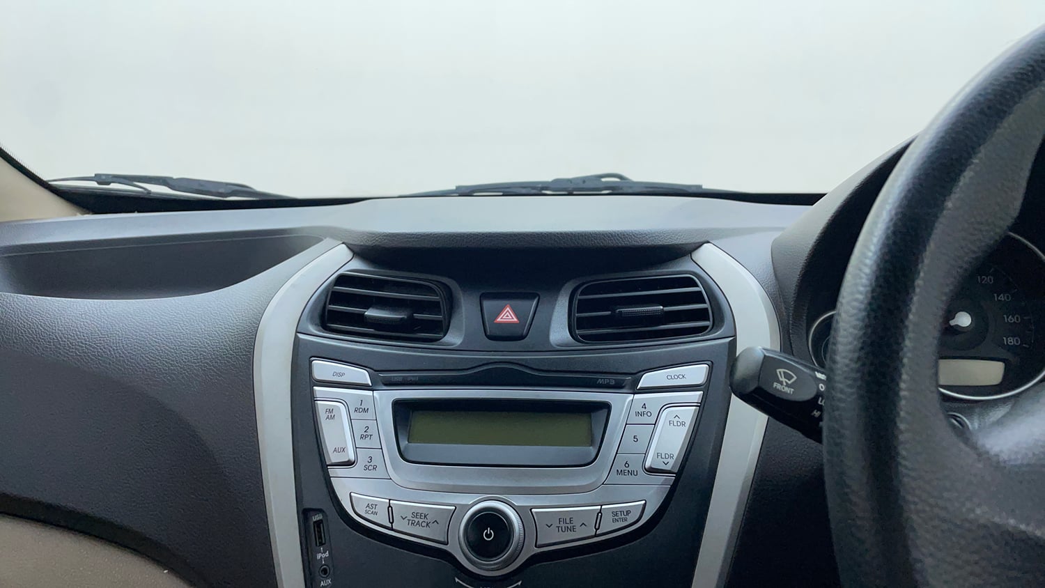 Used 2016 Hyundai Eon Magna + Petrol Manual top_features Integrated (in-dash) music system