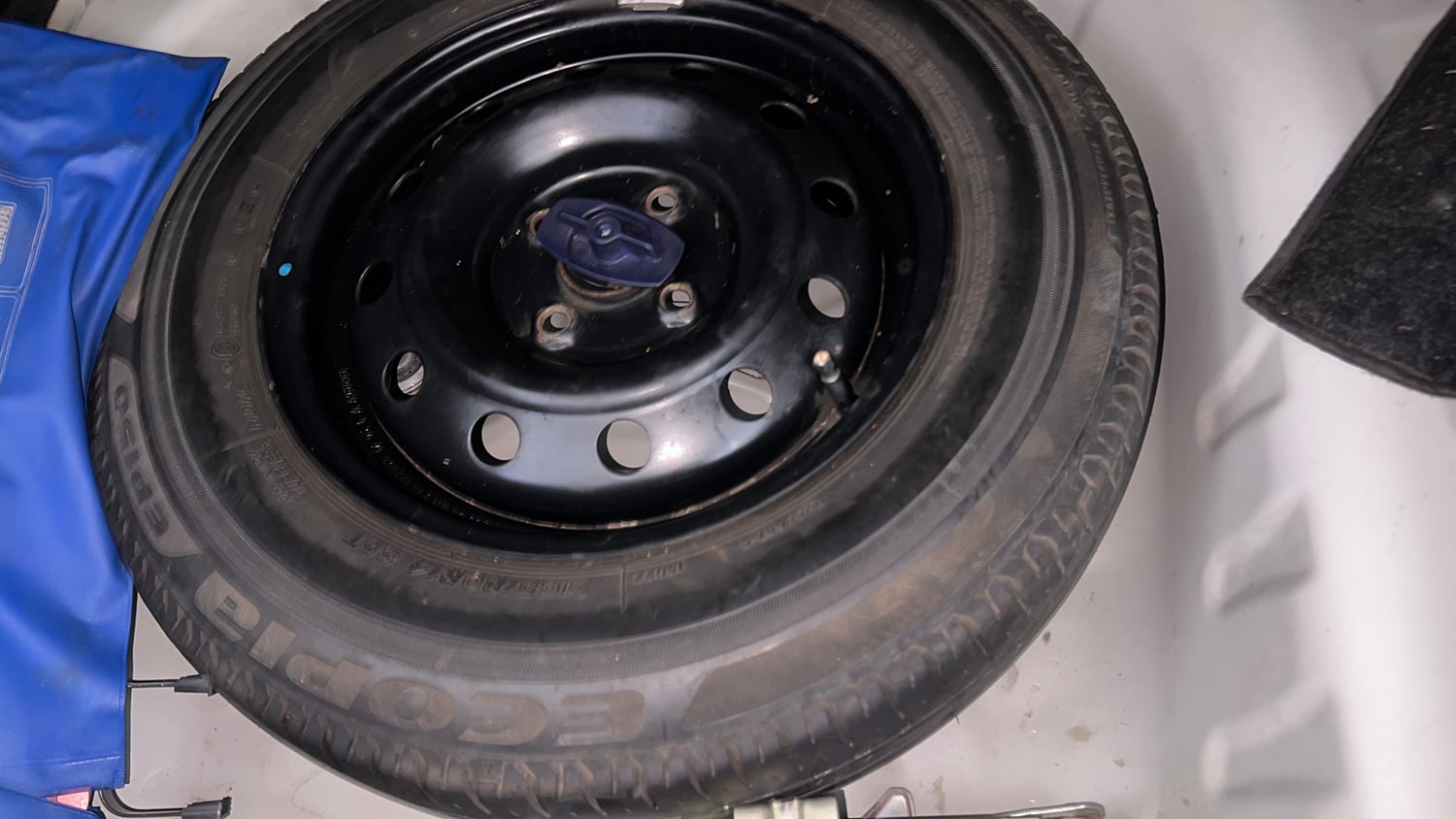 Used 2017 Maruti Suzuki Dzire VDi AMT Diesel Automatic tyres SPARE TYRE VIEW