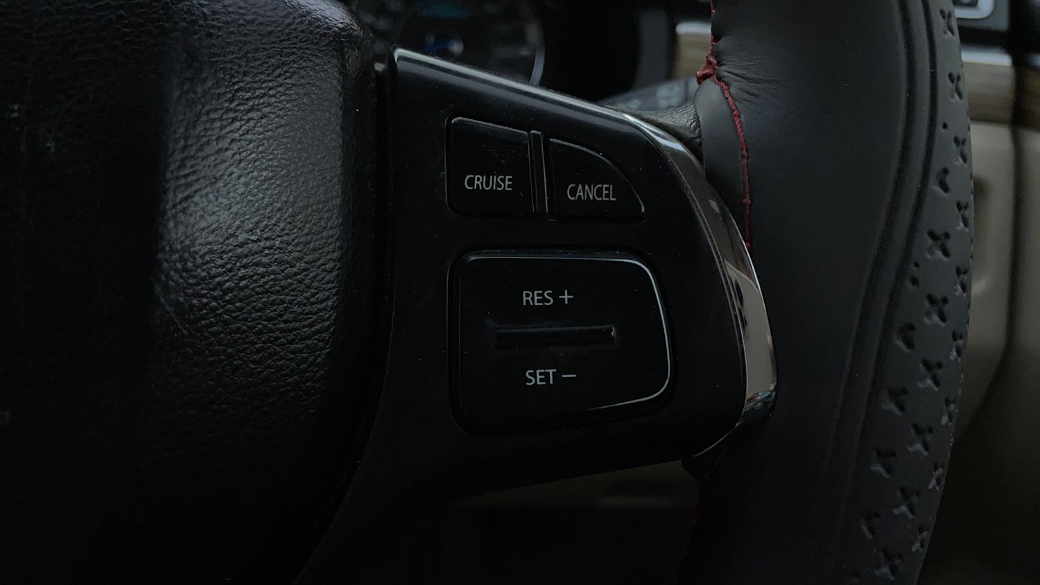 Used 2018 Maruti Suzuki Ciaz Zeta Hybrid 1.5 AT Petrol Automatic top_features Cruise control
