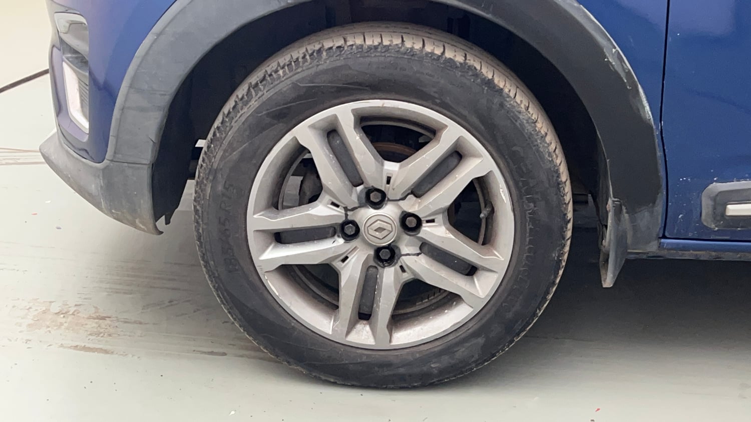 Used 2020 Renault Triber RXZ Petrol Manual tyres LEFT FRONT TYRE RIM VIEW
