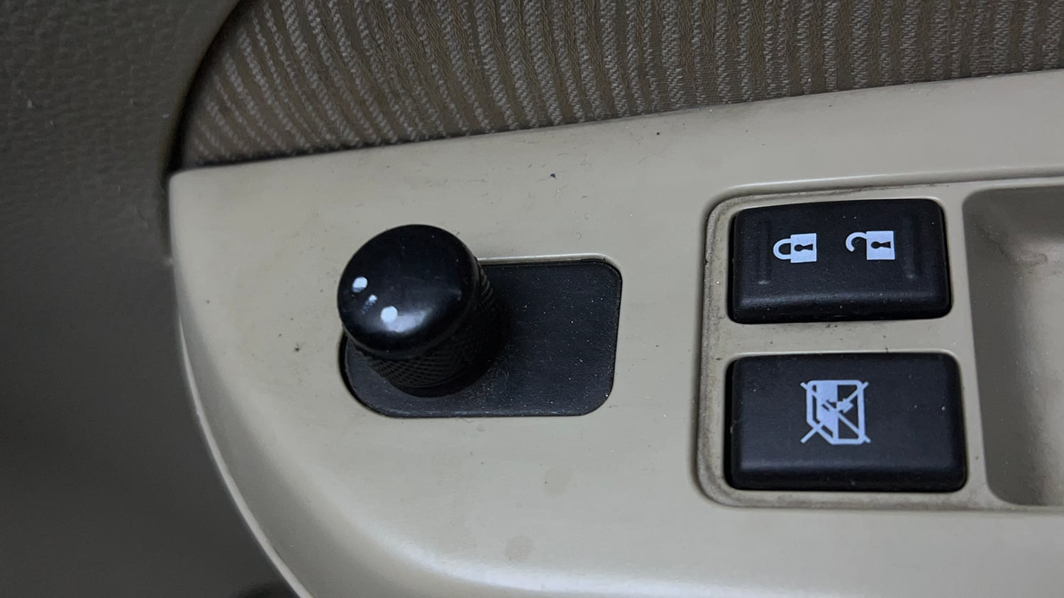 Used 2013 Maruti Suzuki Ertiga Vxi Petrol Manual top_features Adjustable ORVM