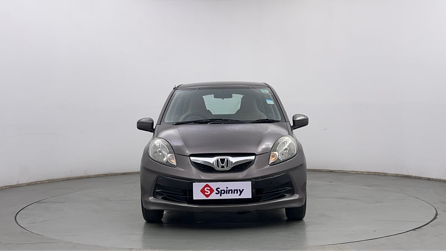 Used 2013 Honda Brio E MT Petrol Manual exterior FRONT VIEW