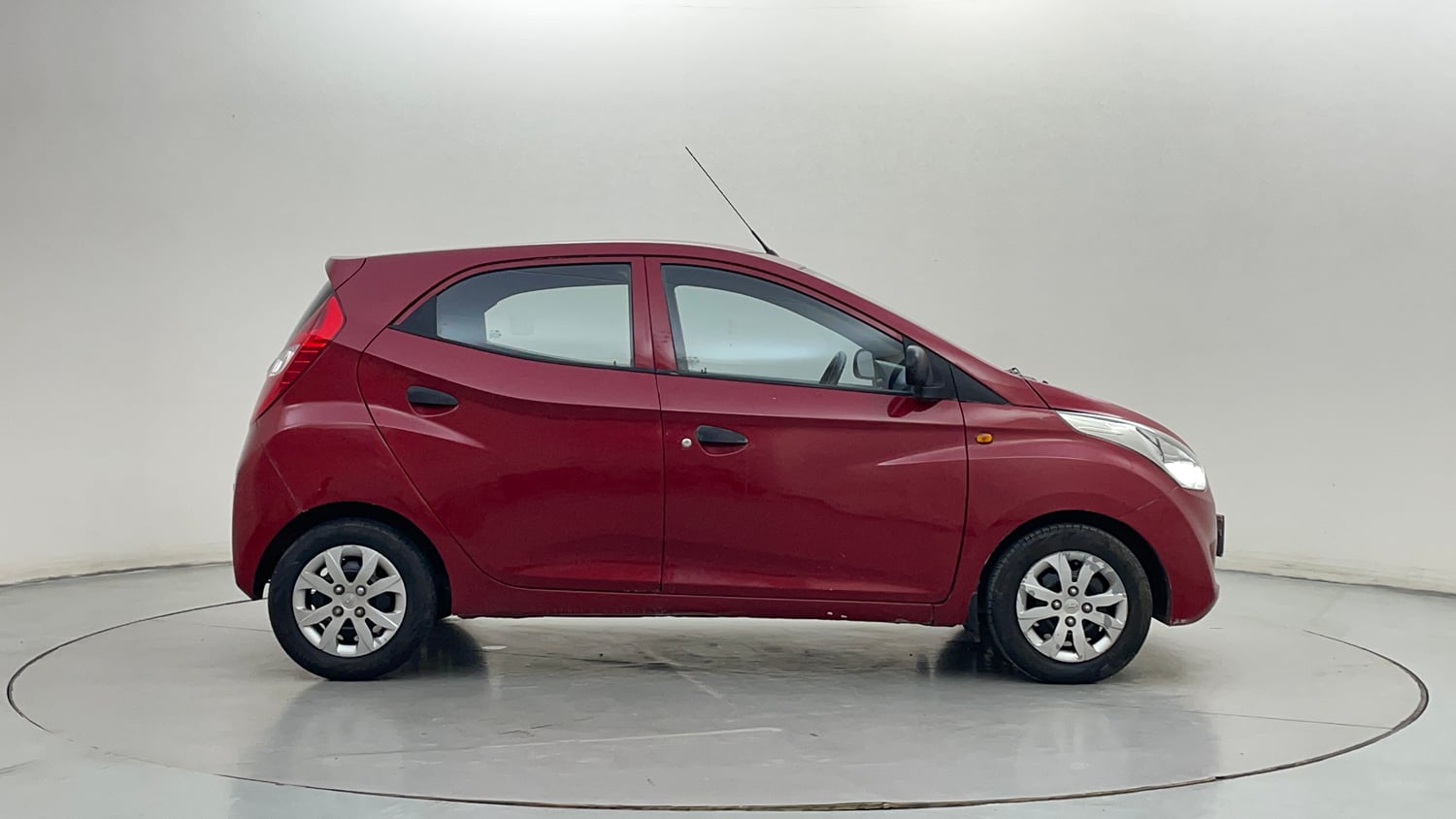 Used 2016 Hyundai Eon Magna + Petrol Manual exterior RIGHT SIDE VIEW