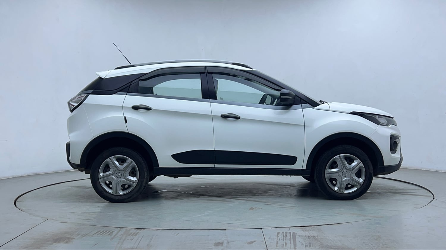 Used 2021 Tata Nexon XMA (S) Petrol Automatic exterior RIGHT SIDE VIEW