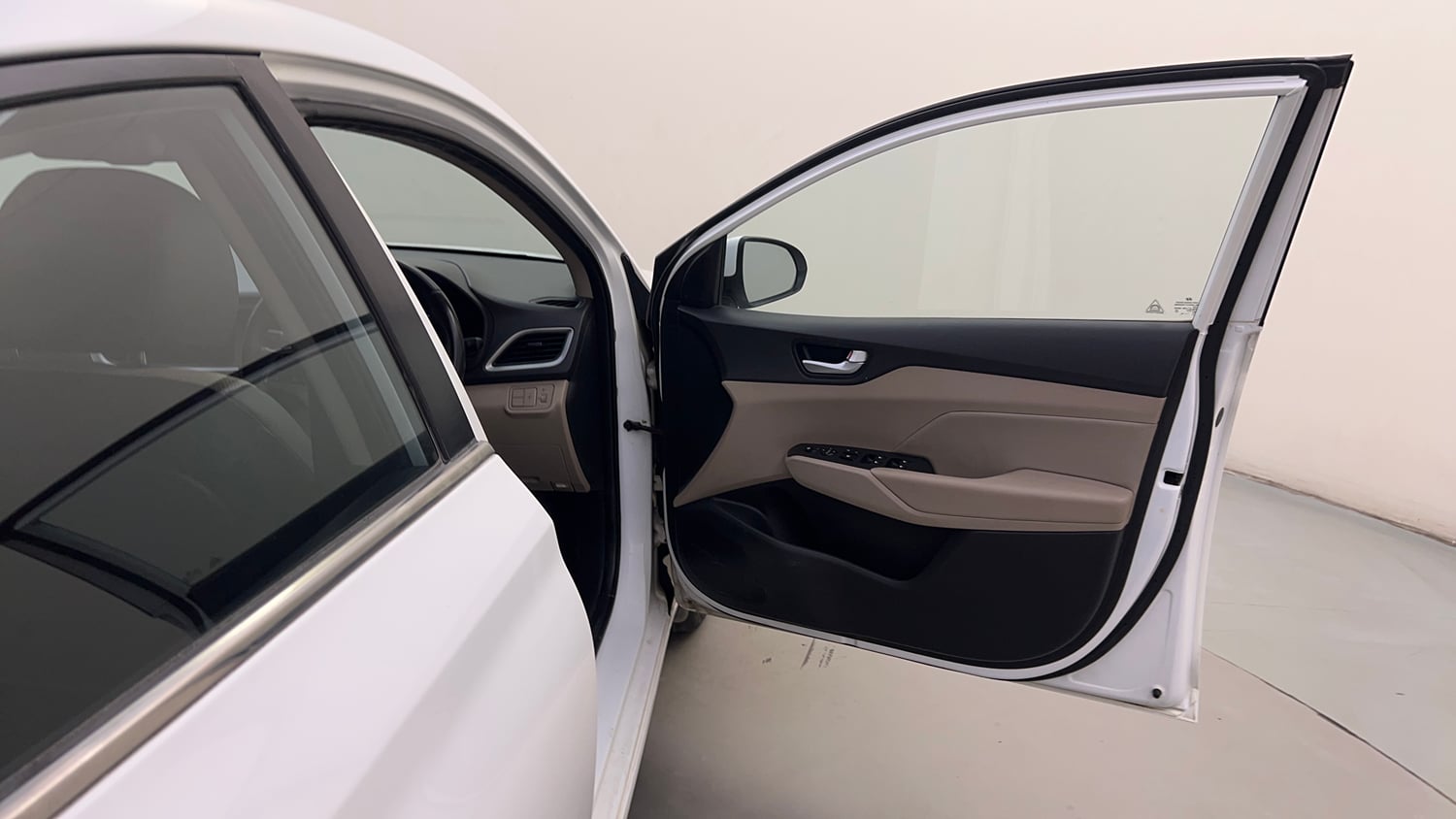 Used 2019 Hyundai Verna SX (O) 1.6 VTVT AT Petrol Automatic interior RIGHT FRONT DOOR OPEN VIEW