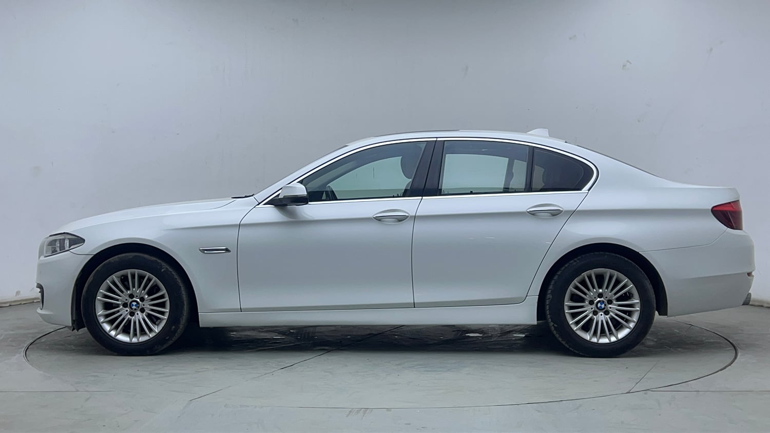 Used 2016 BMW 5 Series 520d Luxury Line Diesel Automatic exterior LEFT SIDE VIEW