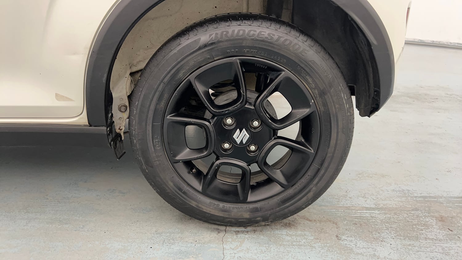 Used 2023 Maruti Suzuki Ignis Zeta 1.2 MT Petrol Manual tyres LEFT REAR TYRE RIM VIEW