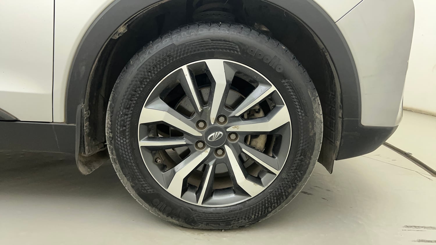 Used 2019 Mahindra XUV 300 1.2 W8 (O) Petrol Manual tyres RIGHT FRONT TYRE RIM VIEW