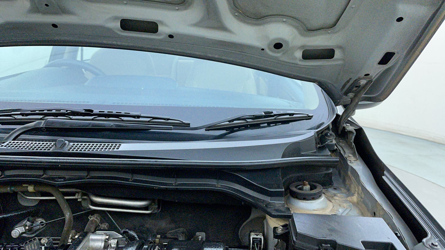 Used 2020 Honda Amaze 1.2 V MT Petrol Petrol Manual engine ENGINE LEFT SIDE HINGE & APRON VIEW