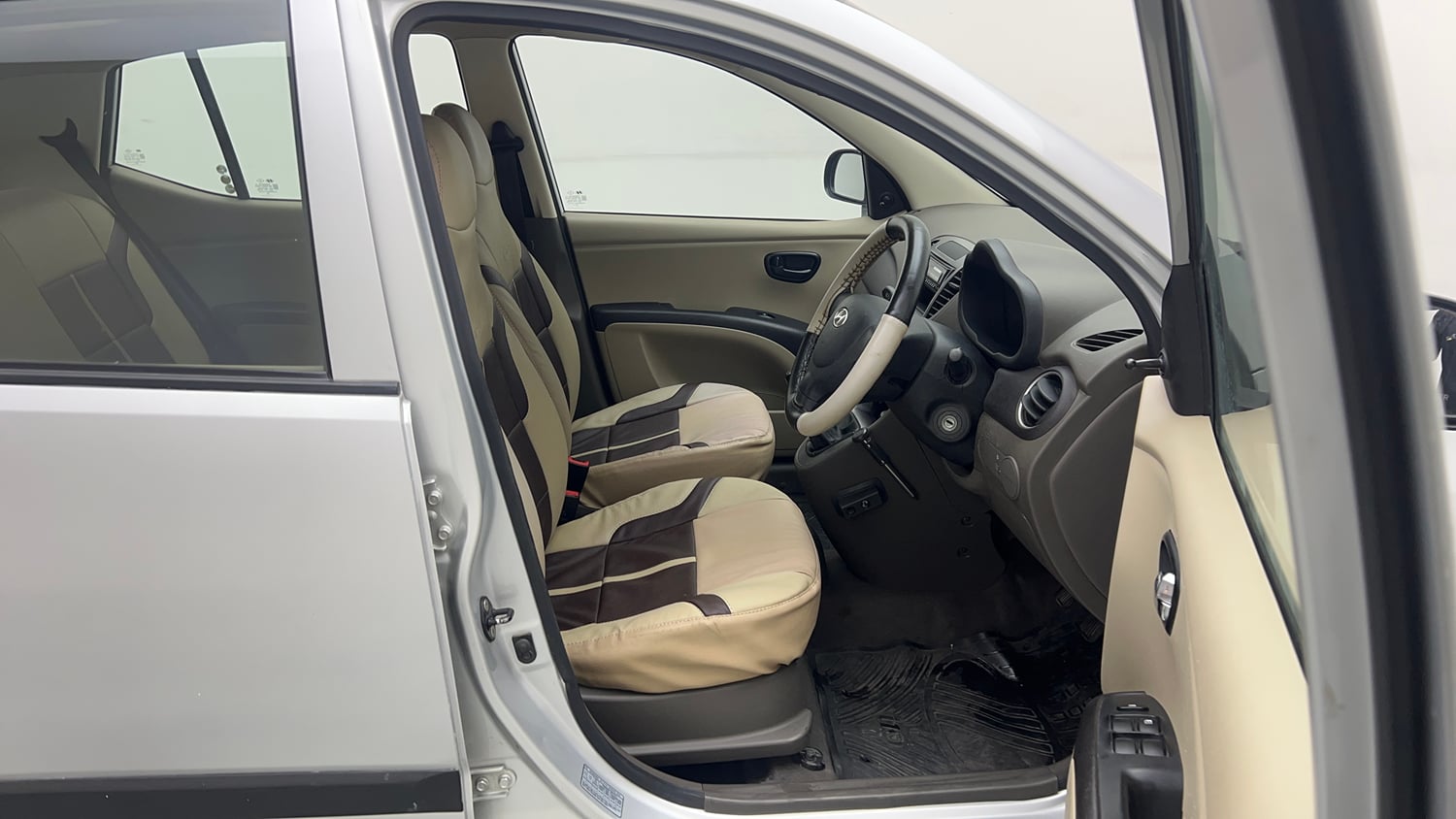 Used 2013 Hyundai i10 Magna 1.1 iRDE2 Petrol Manual interior RIGHT SIDE FRONT DOOR CABIN VIEW