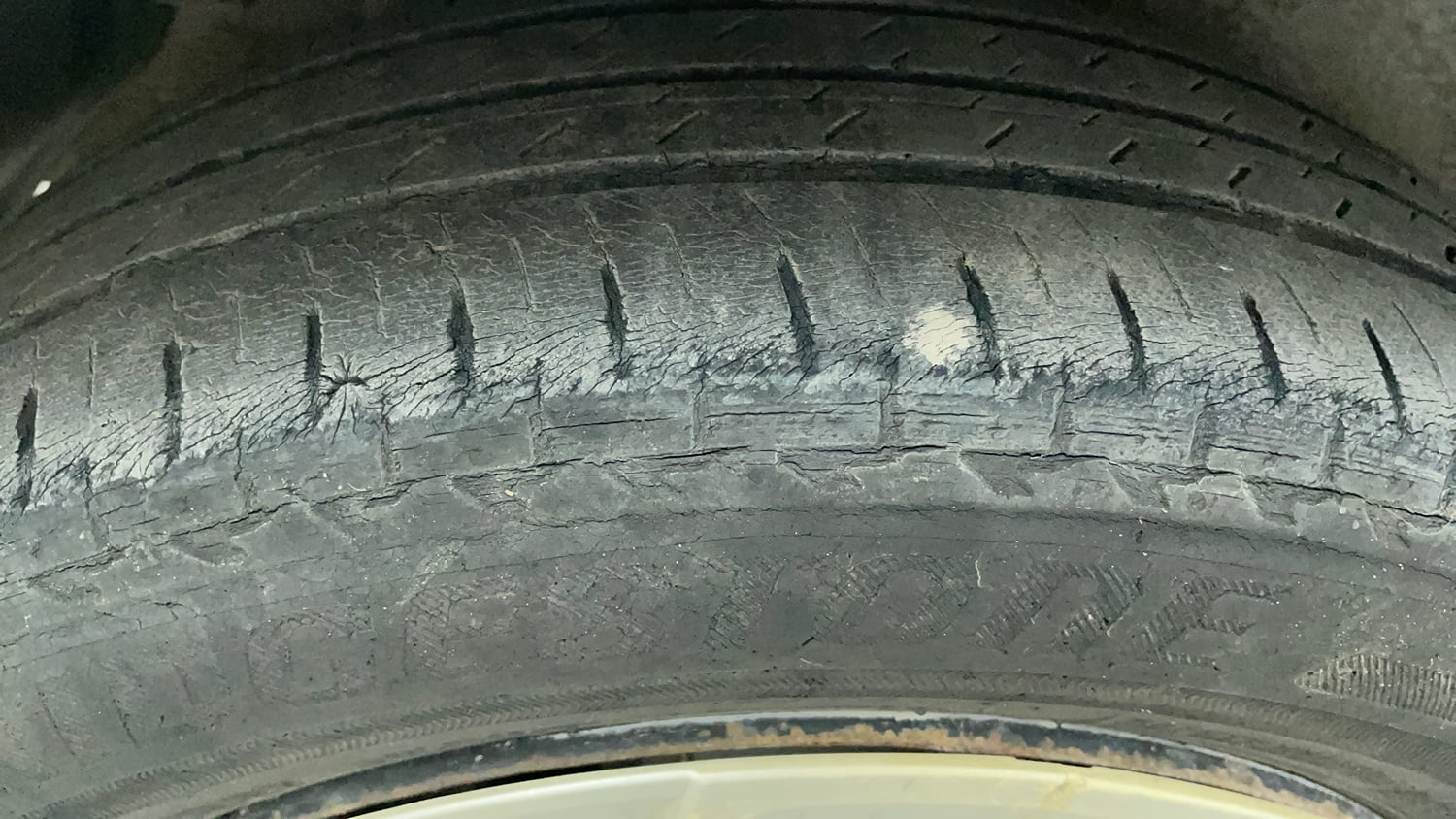 Used 2018 Maruti Suzuki Ignis Delta 1.2 MT Petrol Manual tyres RIGHT REAR TYRE TREAD VIEW