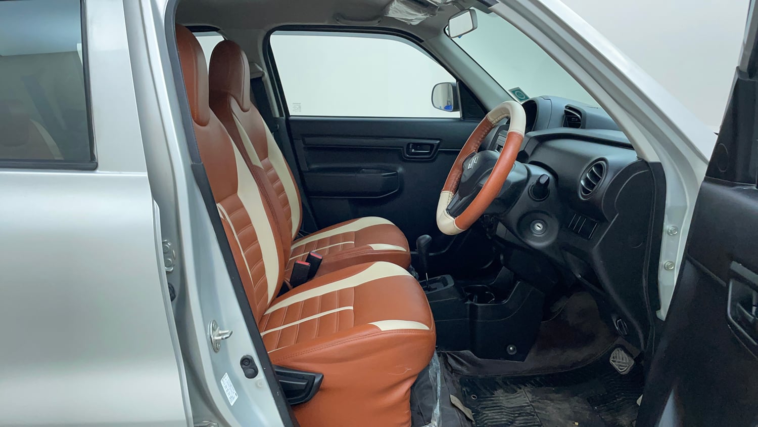 Used 2022 Maruti Suzuki S-Presso VXi (O) AMT Petrol Automatic interior RIGHT SIDE FRONT DOOR CABIN VIEW