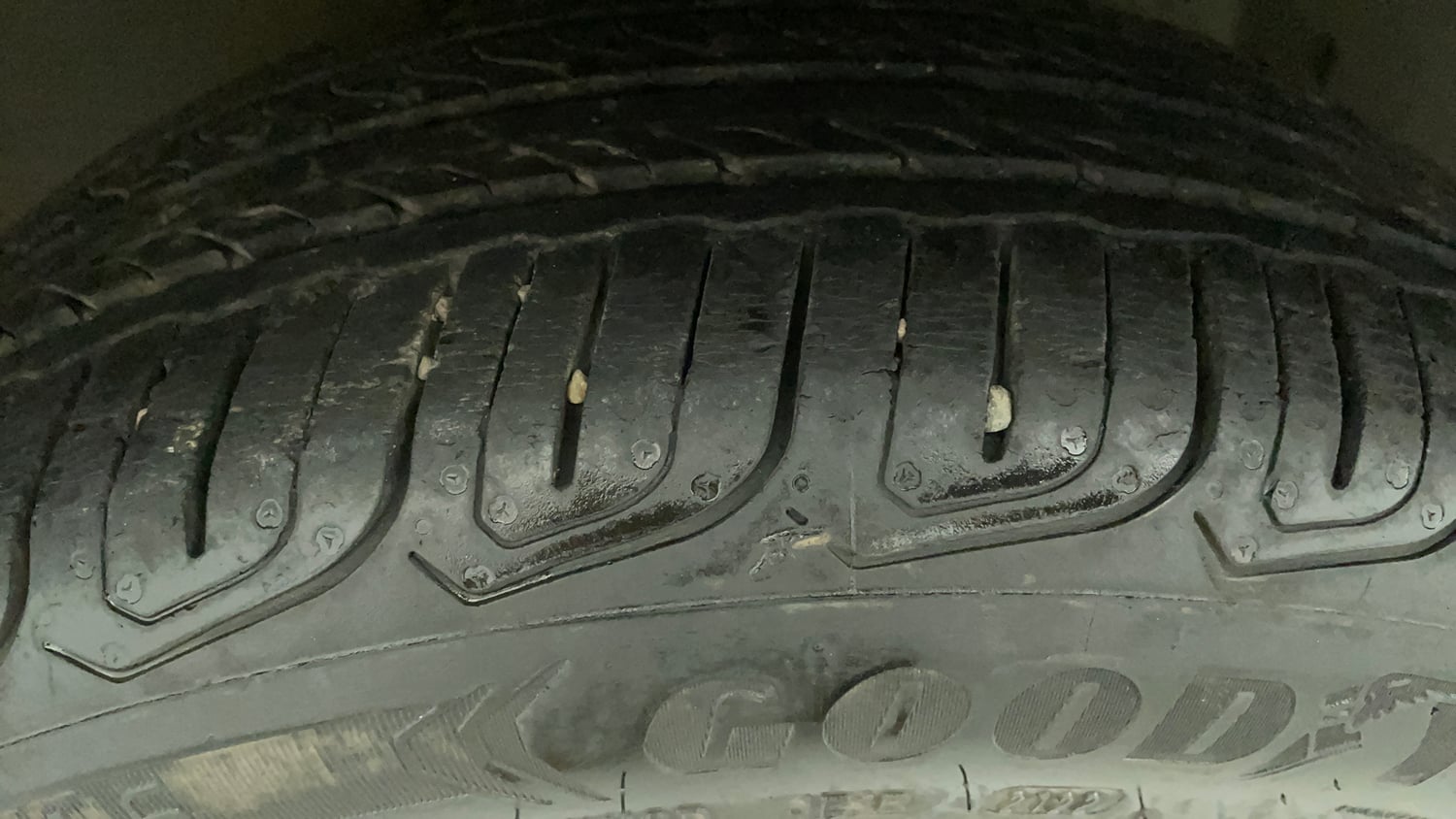 Used 2022 Tata Altroz XZ Plus Petrol Dark Edition Petrol Manual tyres LEFT FRONT TYRE TREAD VIEW