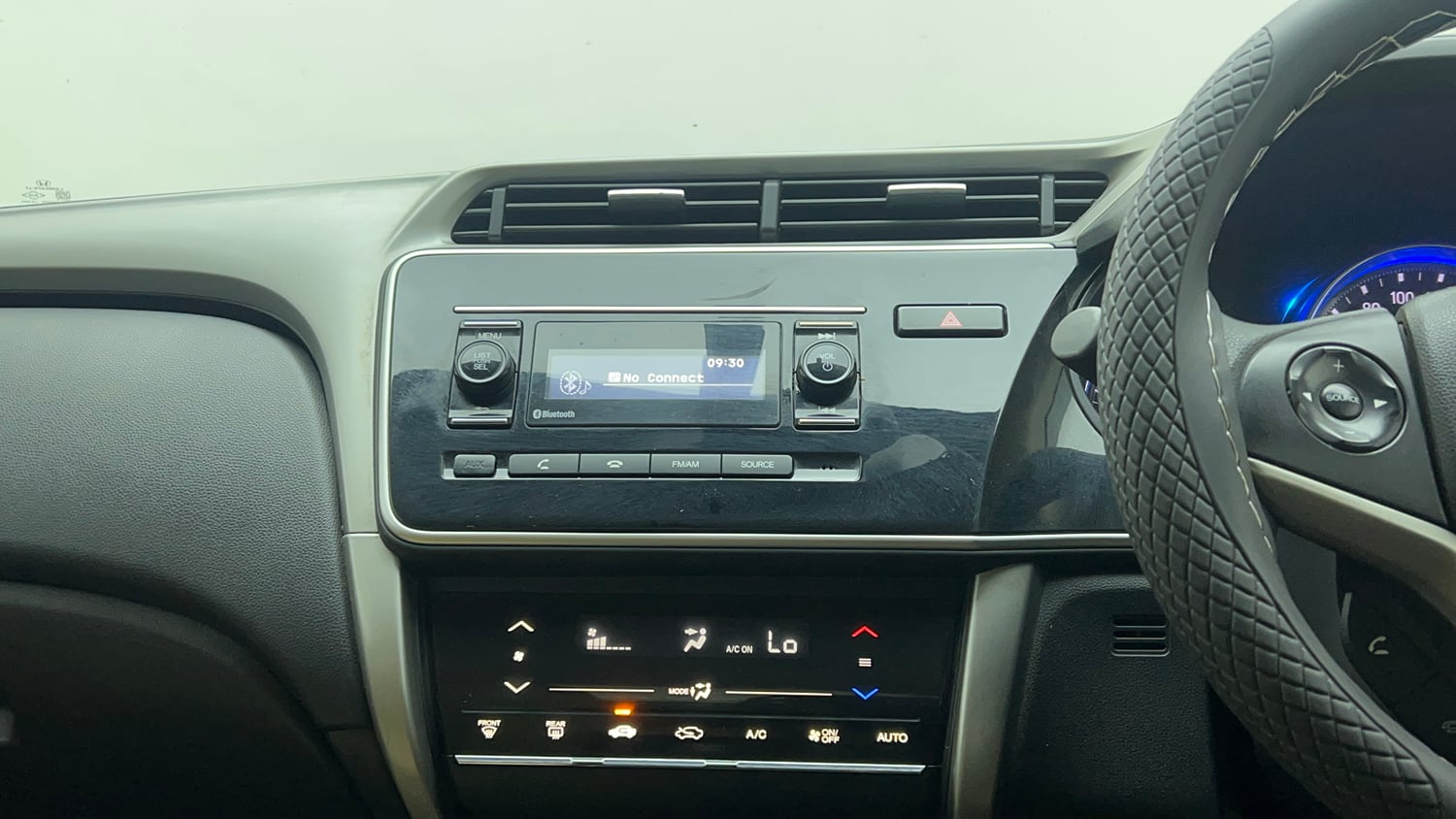 Used 2016 Honda City SV Petrol Manual top_features Integrated (in-dash) music system