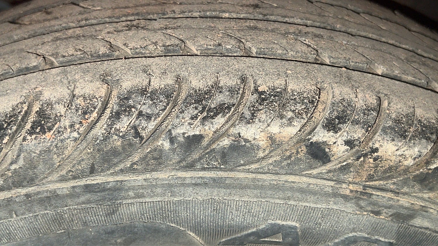 Used 2015 Hyundai Eon Magna O Petrol Manual tyres LEFT REAR TYRE TREAD VIEW