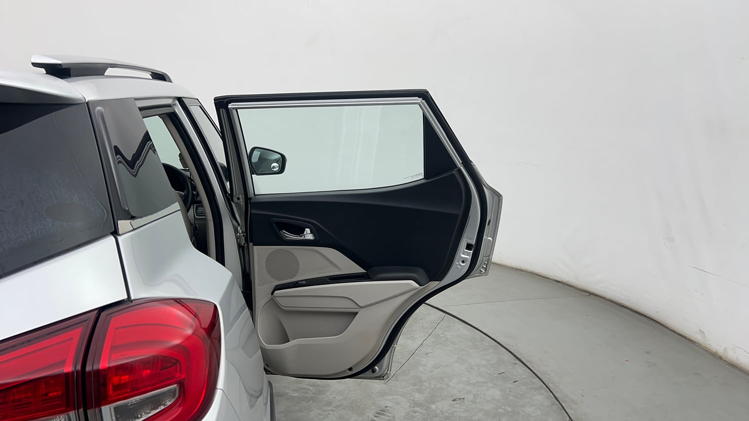Used 2019 Mahindra XUV 300 1.2 W8 (O) Petrol Manual interior RIGHT REAR DOOR OPEN VIEW