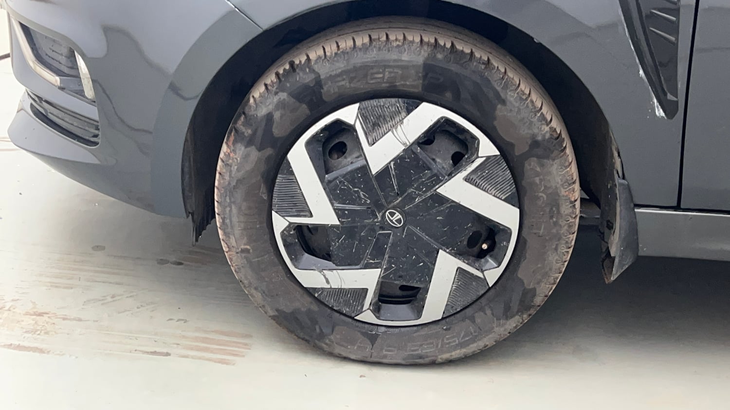 Used 2025 Tata Tiago XM Petrol Manual tyres LEFT FRONT TYRE RIM VIEW