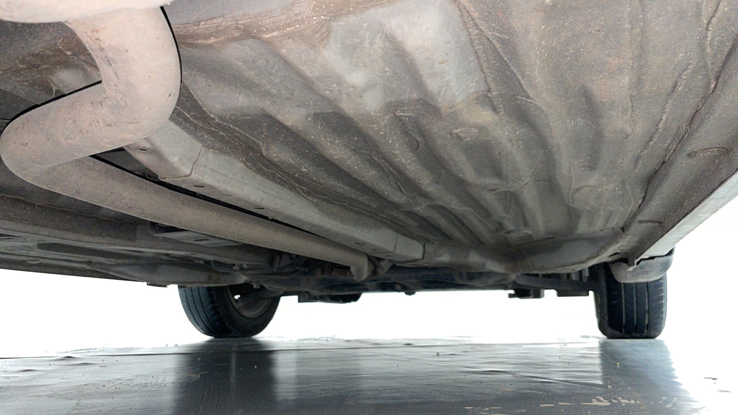 Used 2023 Honda Amaze VX 1.2 Petrol CVT Petrol Automatic extra REAR RIGHT UNDERBODY VIEW