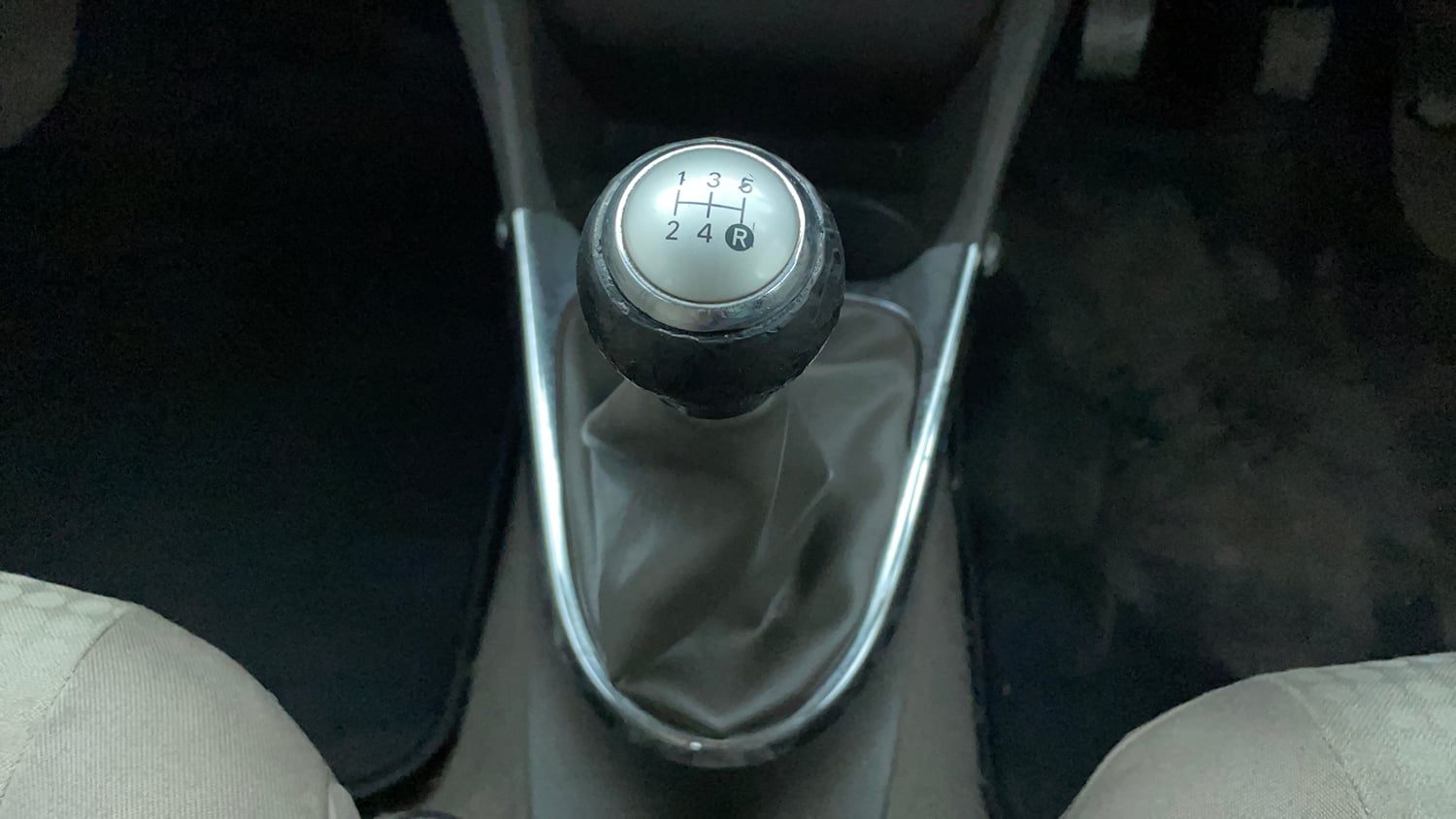 Used 2013 Toyota Etios V Petrol Manual interior GEAR  KNOB VIEW