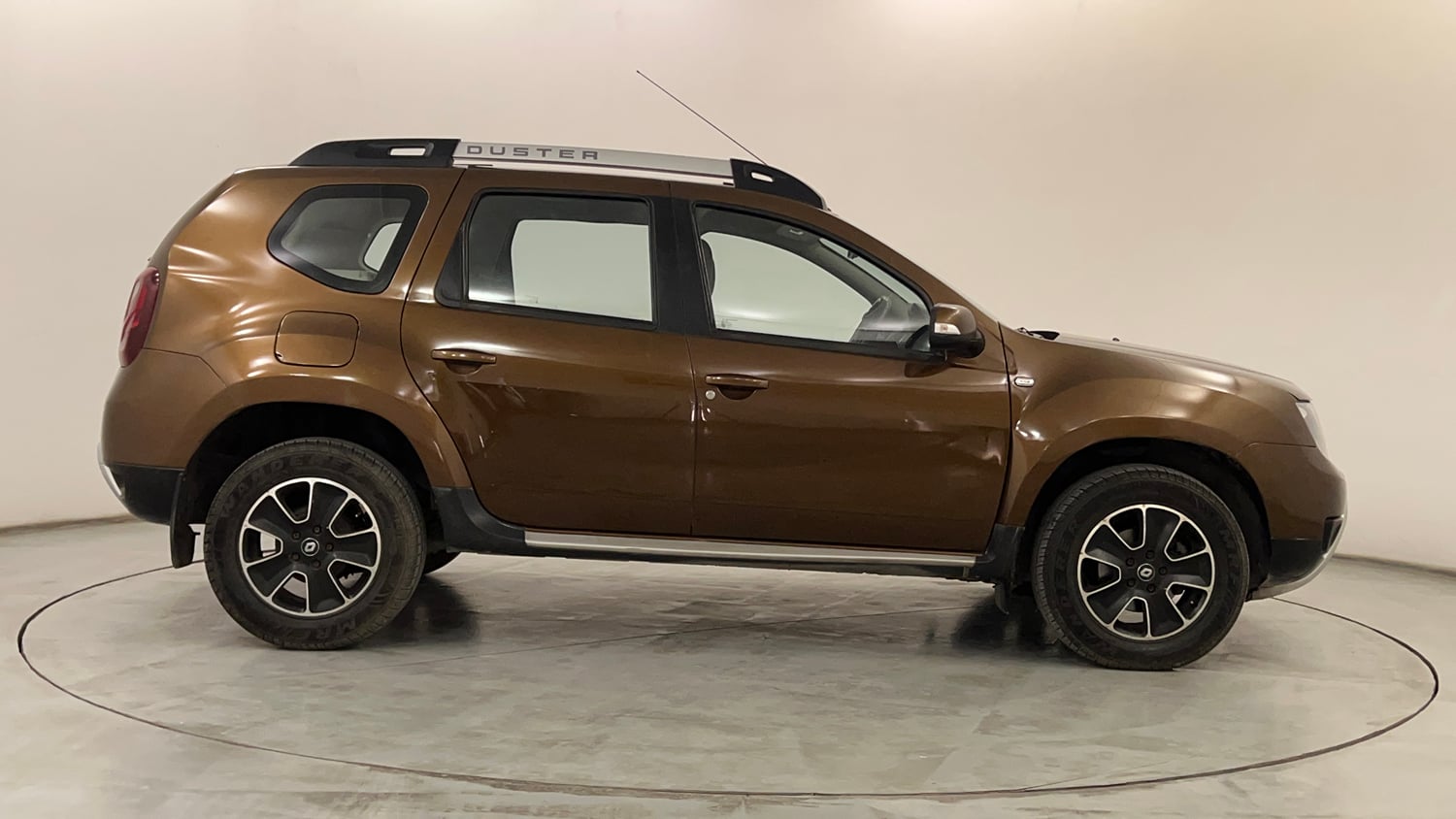 Used 2016 Renault Duster 85 PS RXZ 4X2 MT Diesel Manual exterior RIGHT SIDE VIEW