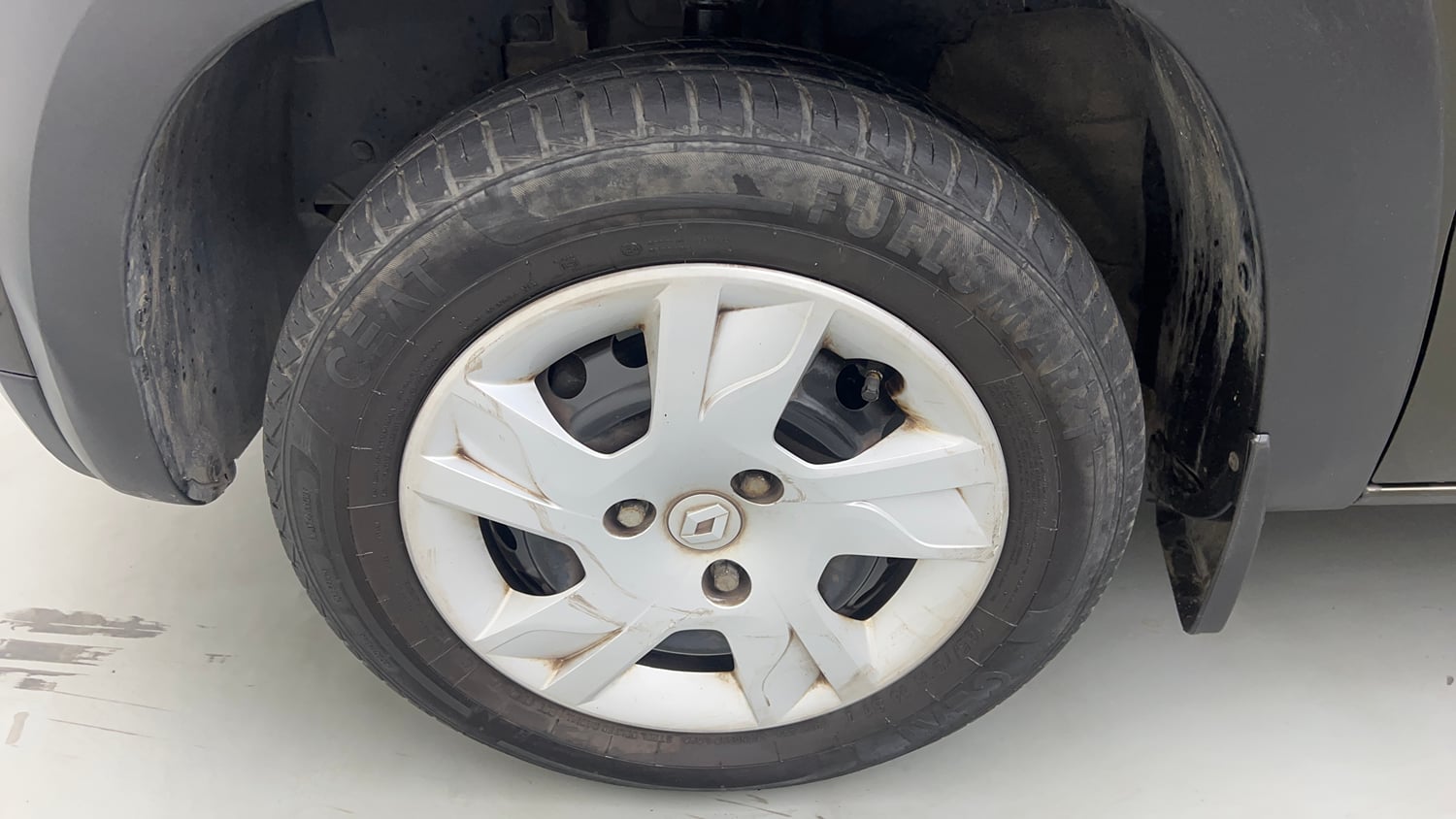 Used 2023 Renault Kwid RXT 1.0 Petrol Manual tyres LEFT FRONT TYRE RIM VIEW
