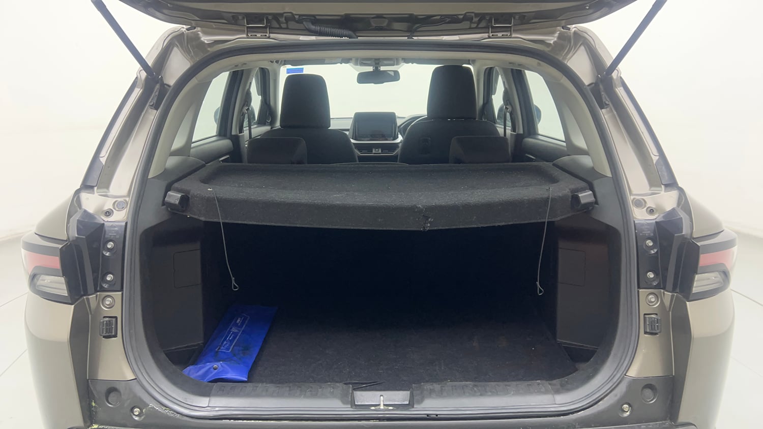 Used 2023 Maruti Suzuki Brezza ZXi Plus AT Petrol Automatic interior DICKY INSIDE VIEW