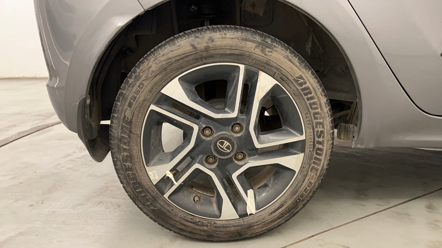 Used 2019 Tata Tiago Revotron XZA Plus Petrol Automatic tyres RIGHT REAR TYRE RIM VIEW