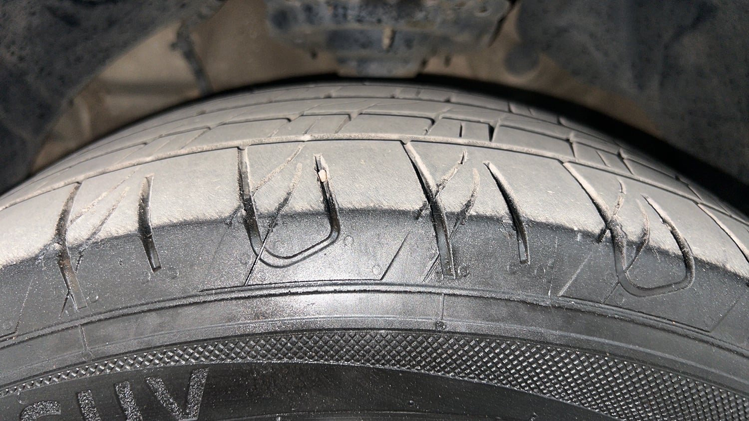 Used 2019 Mahindra XUV 300 1.2 W8 (O) Petrol Manual tyres LEFT FRONT TYRE TREAD VIEW