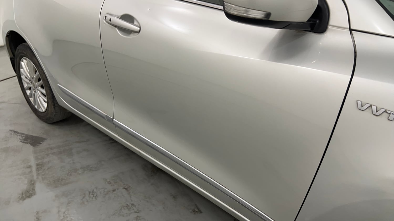 Used 2017 Maruti Suzuki Dzire ZXi AMT Petrol Automatic dents MINOR DENT