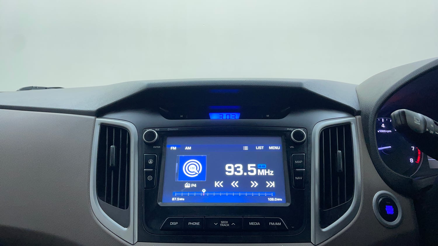 Used 2017 Hyundai Creta 1.6 SX Plus Petrol Petrol Manual top_features Integrated (in-dash) music system