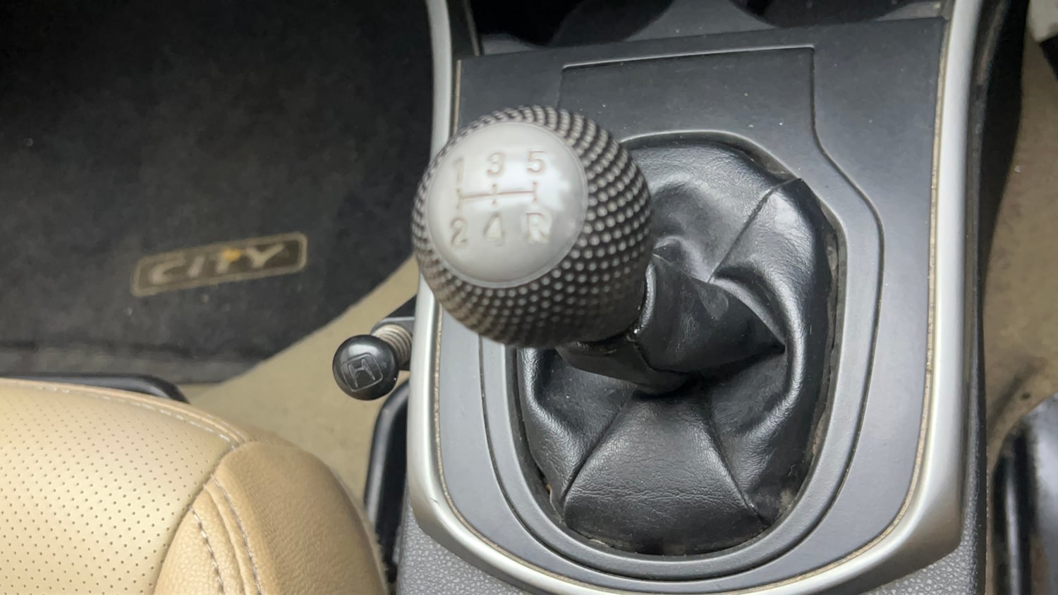 Used 2016 Honda City SV Petrol Manual interior GEAR  KNOB VIEW