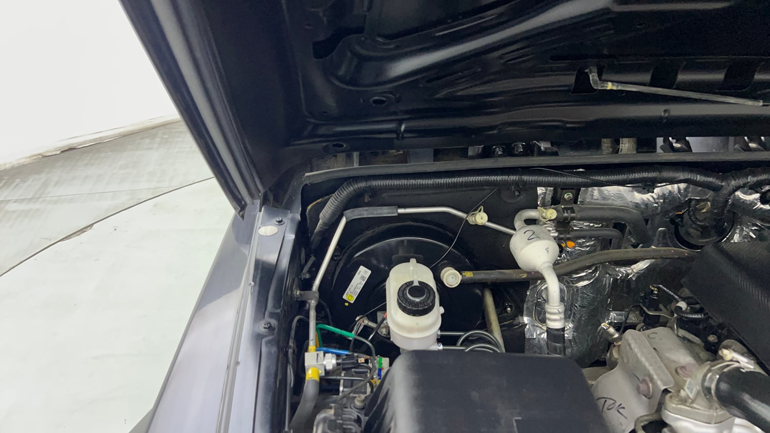 Used 2023 Mahindra Thar LX Hard Top Petrol AT 4WD Petrol Automatic engine ENGINE RIGHT SIDE HINGE & APRON VIEW