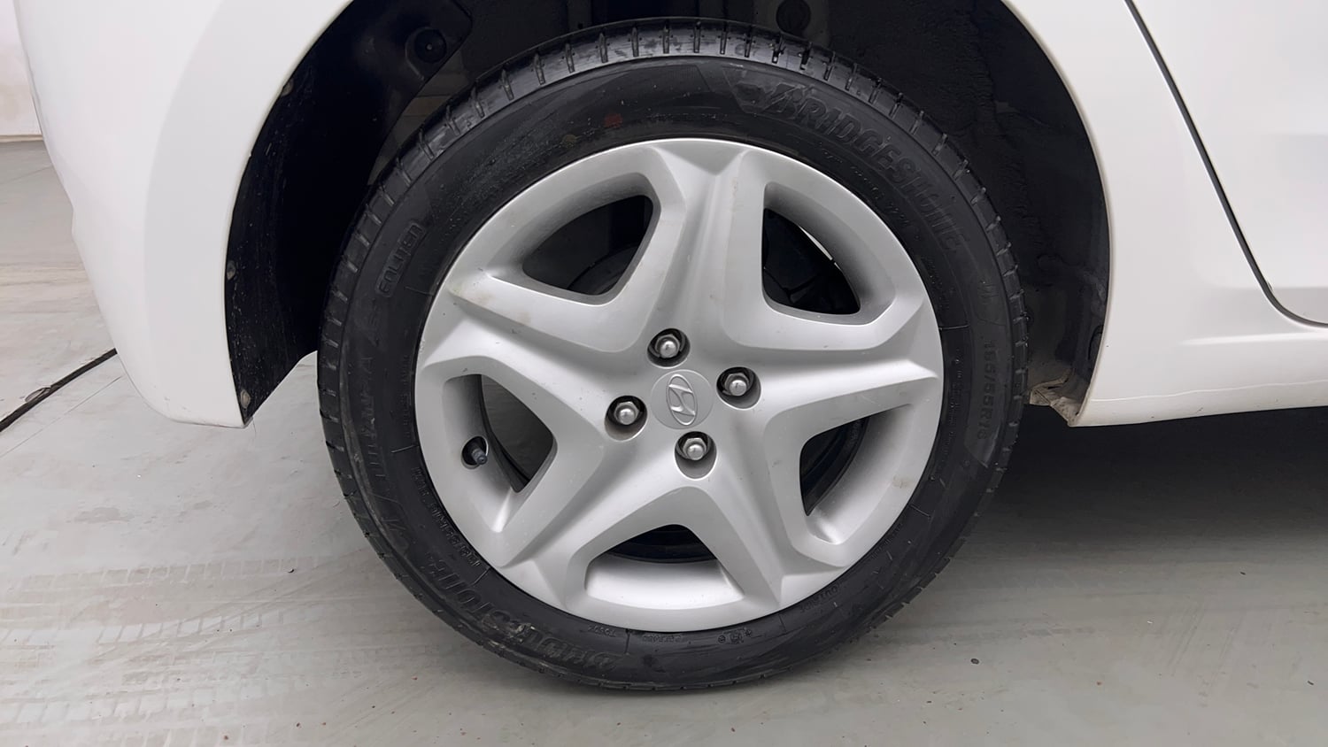 Used 2018 Hyundai Elite i20 Asta 1.2 Petrol Manual tyres RIGHT REAR TYRE RIM VIEW