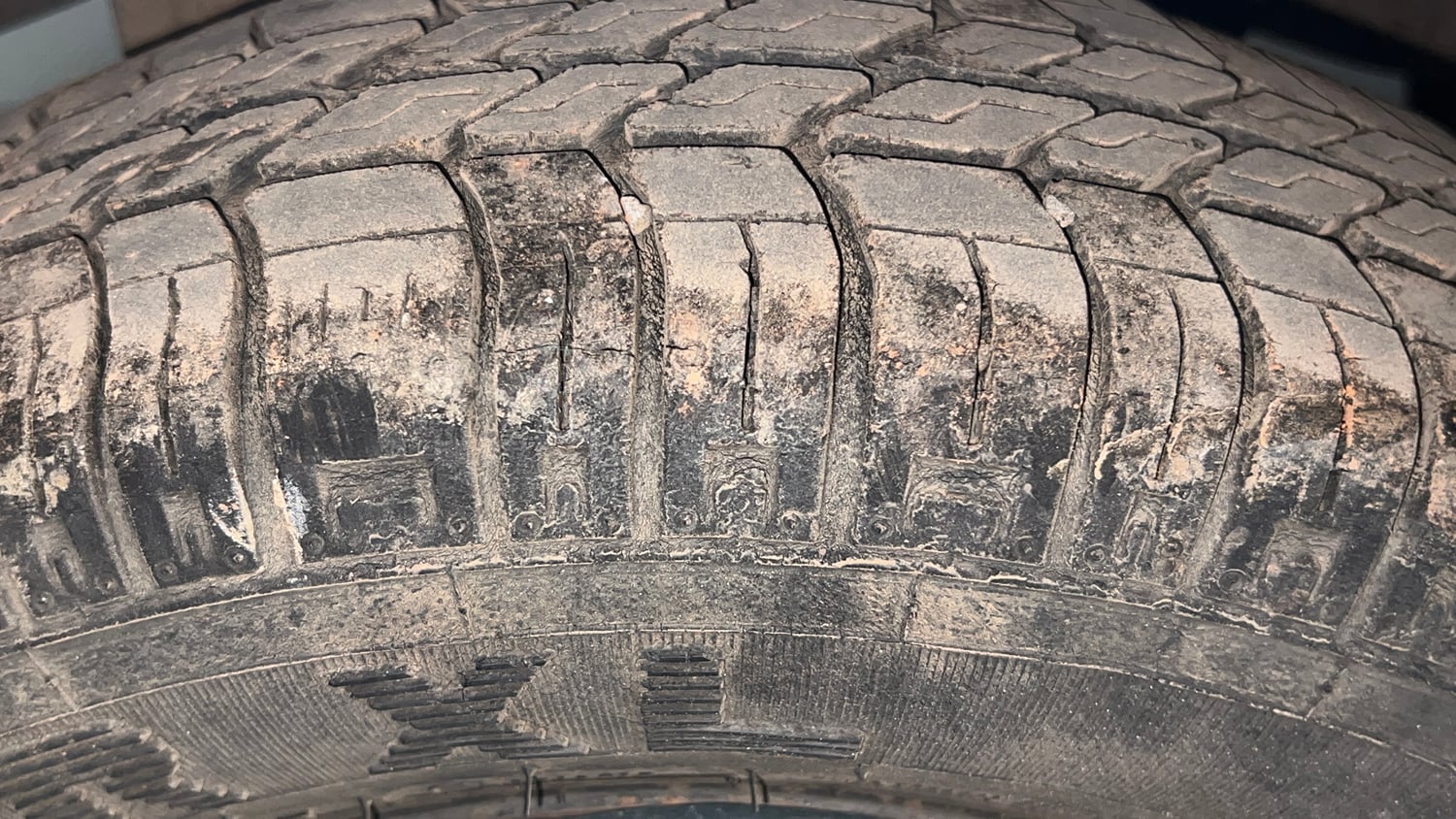 Used 2013 Maruti Suzuki Alto 800 Lxi Petrol Manual tyres RIGHT REAR TYRE TREAD VIEW