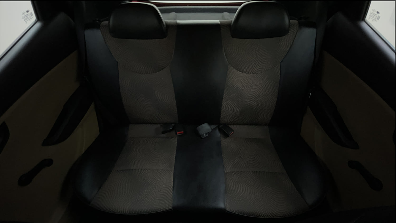 Used 2016 Hyundai Eon Magna + Petrol Manual interior REAR SEAT CONDITION VIEW