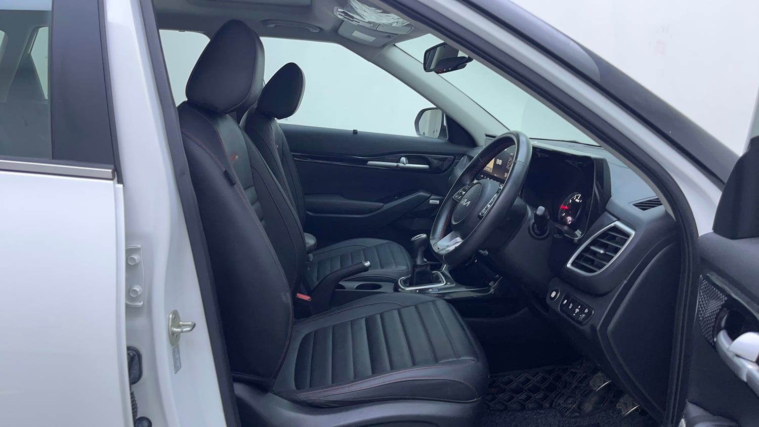 Used 2022 Kia Seltos GTX Plus 1.4 Petrol Manual interior RIGHT SIDE FRONT DOOR CABIN VIEW