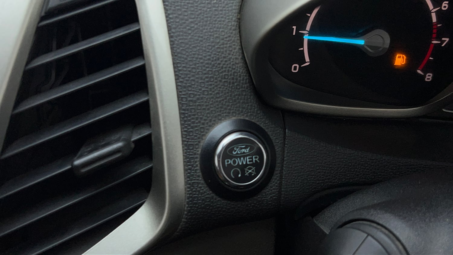 Used 2017 Ford EcoSport Titanium 1.5L Ti-VCT AT Petrol Automatic top_features Keyless start
