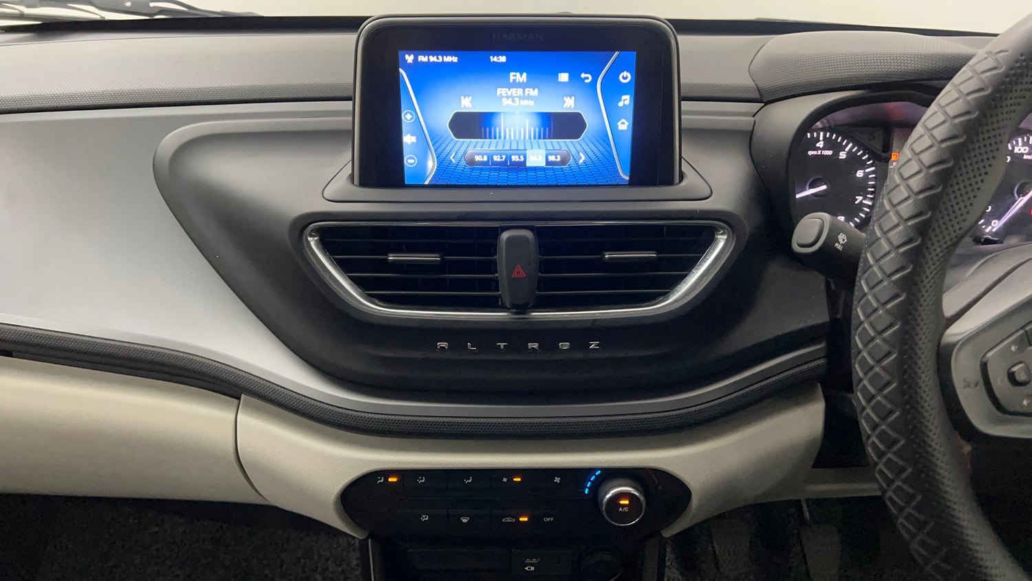 Used 2023 Tata Altroz XM Plus Petrol Petrol Manual interior MUSIC SYSTEM & AC CONTROL VIEW