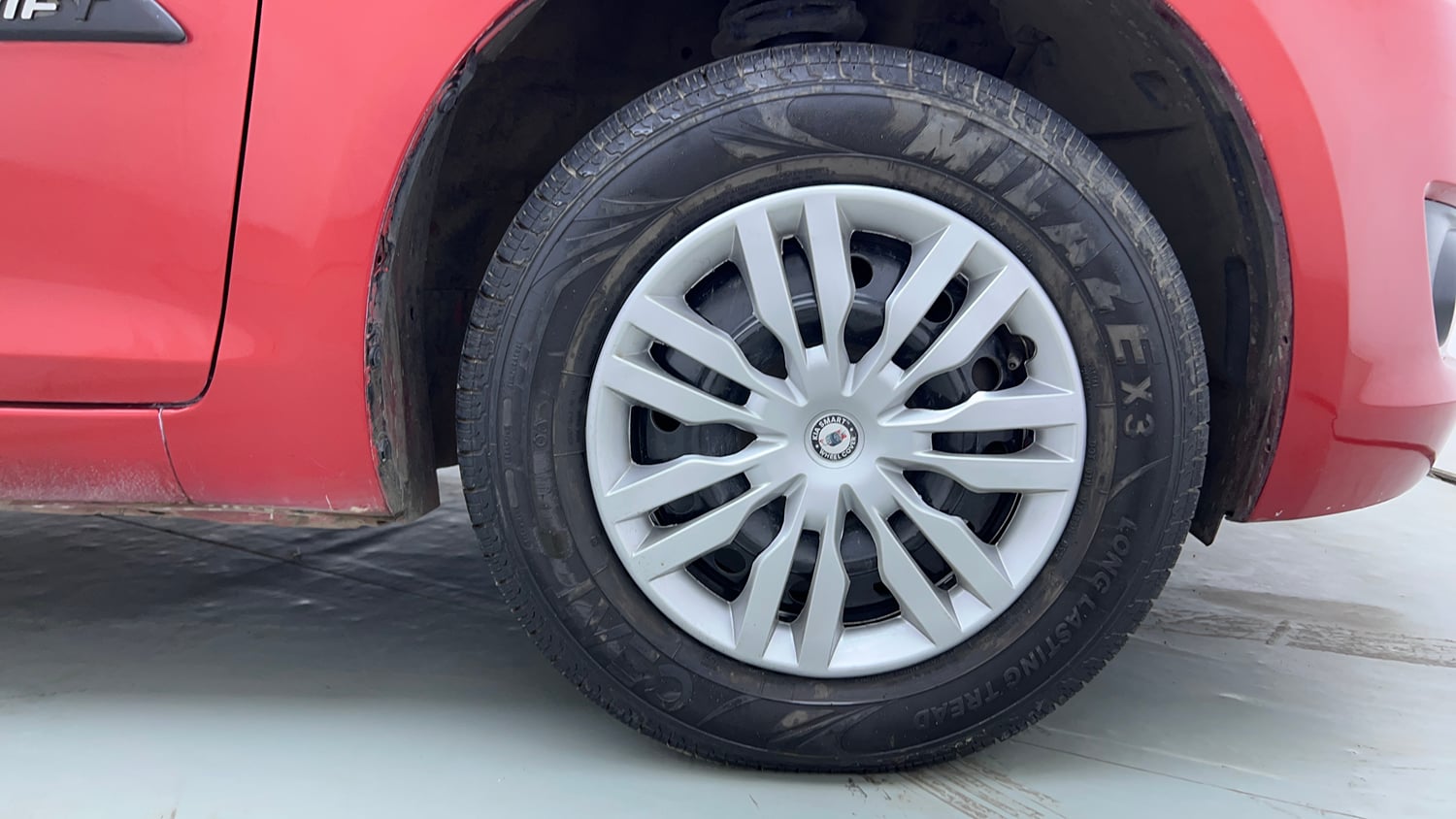 Used 2012 Maruti Suzuki Swift VXi Petrol Manual tyres RIGHT FRONT TYRE RIM VIEW