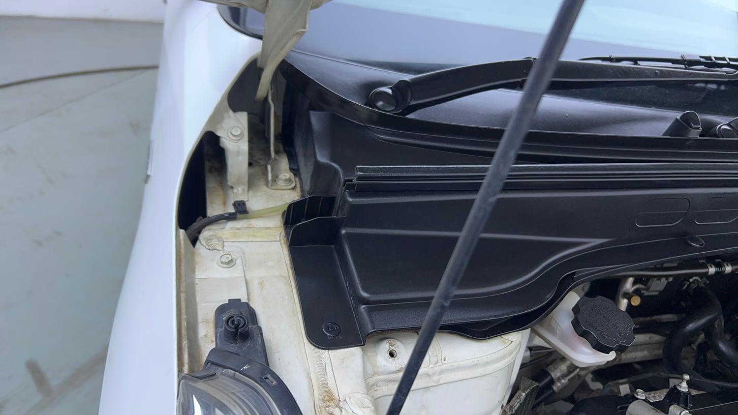 Used 2019 Hyundai Creta SX 1.6 AT Petrol Petrol Automatic engine ENGINE RIGHT SIDE HINGE & APRON VIEW
