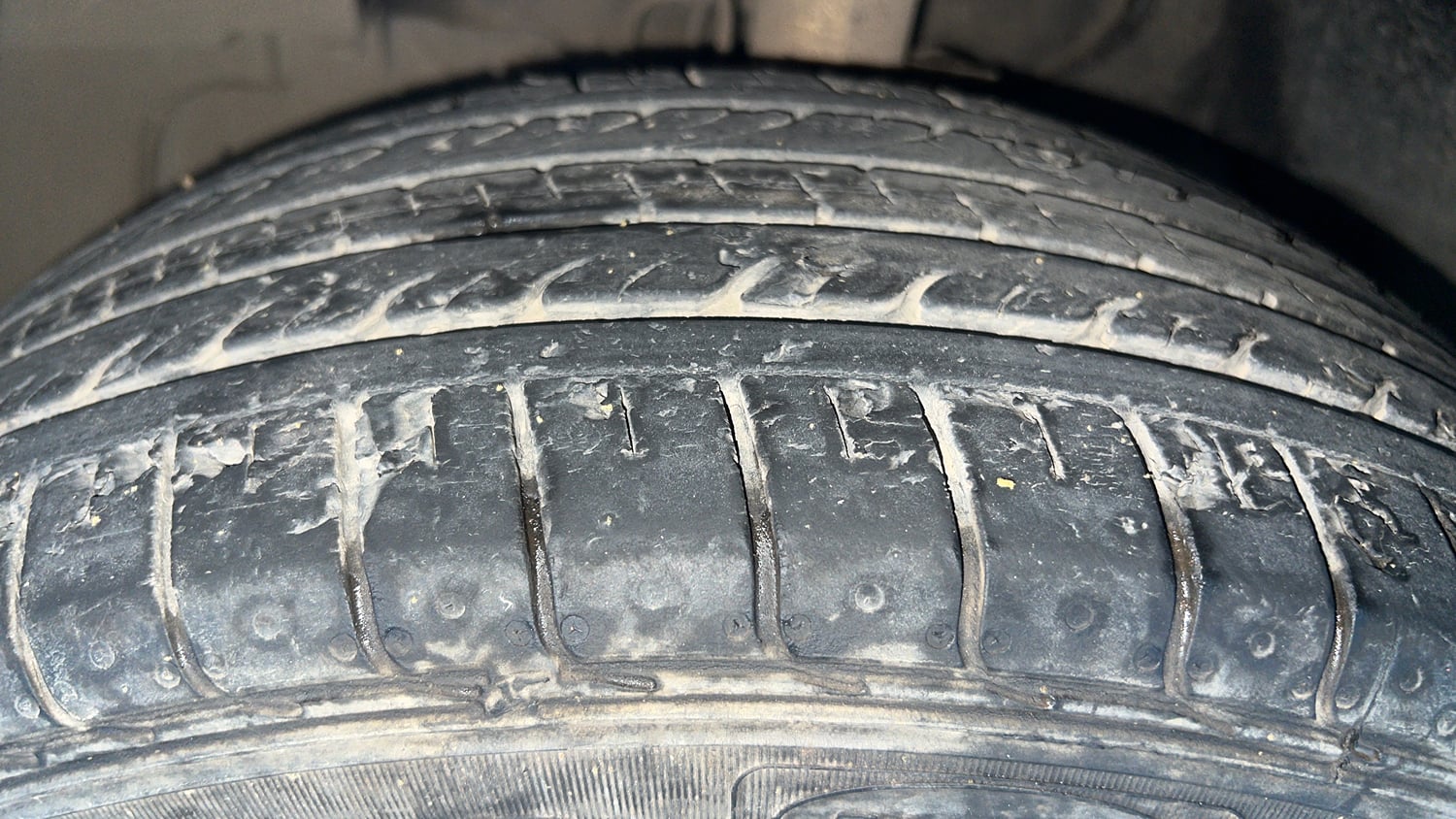 Used 2021 Tata Nexon XMA (S) Petrol Automatic tyres LEFT FRONT TYRE TREAD VIEW