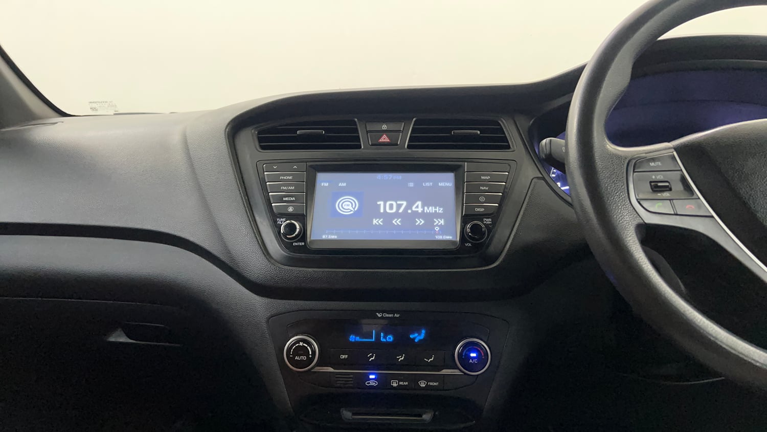 Used 2017 Hyundai Elite i20 Asta 1.2 Dual Tone Petrol Manual interior MUSIC SYSTEM & AC CONTROL VIEW