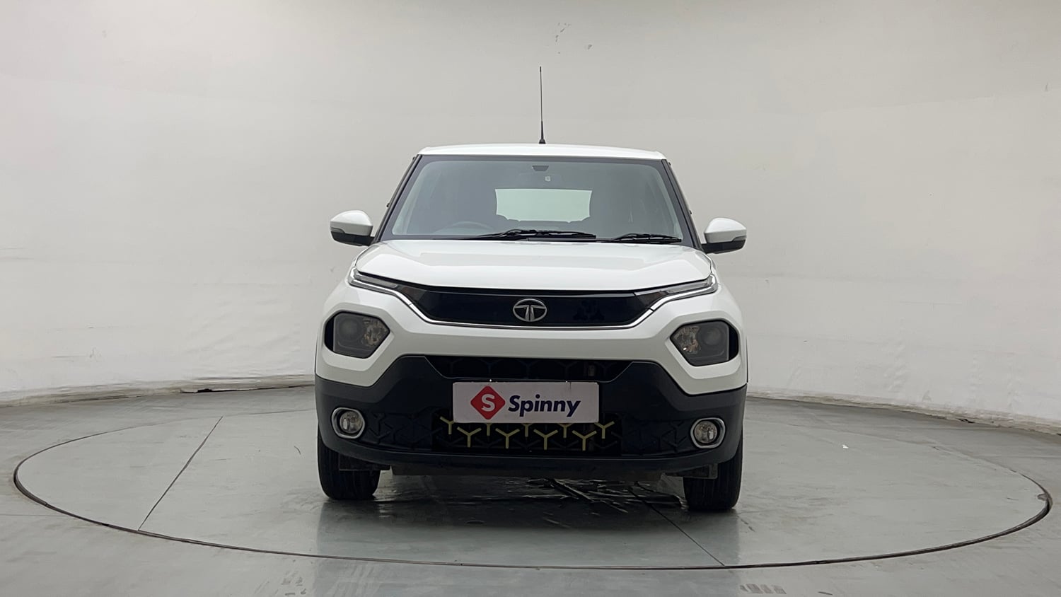 Used 2022 Tata Punch Accomplished Dazzle Pack MT Petrol Manual exterior FRONT VIEW