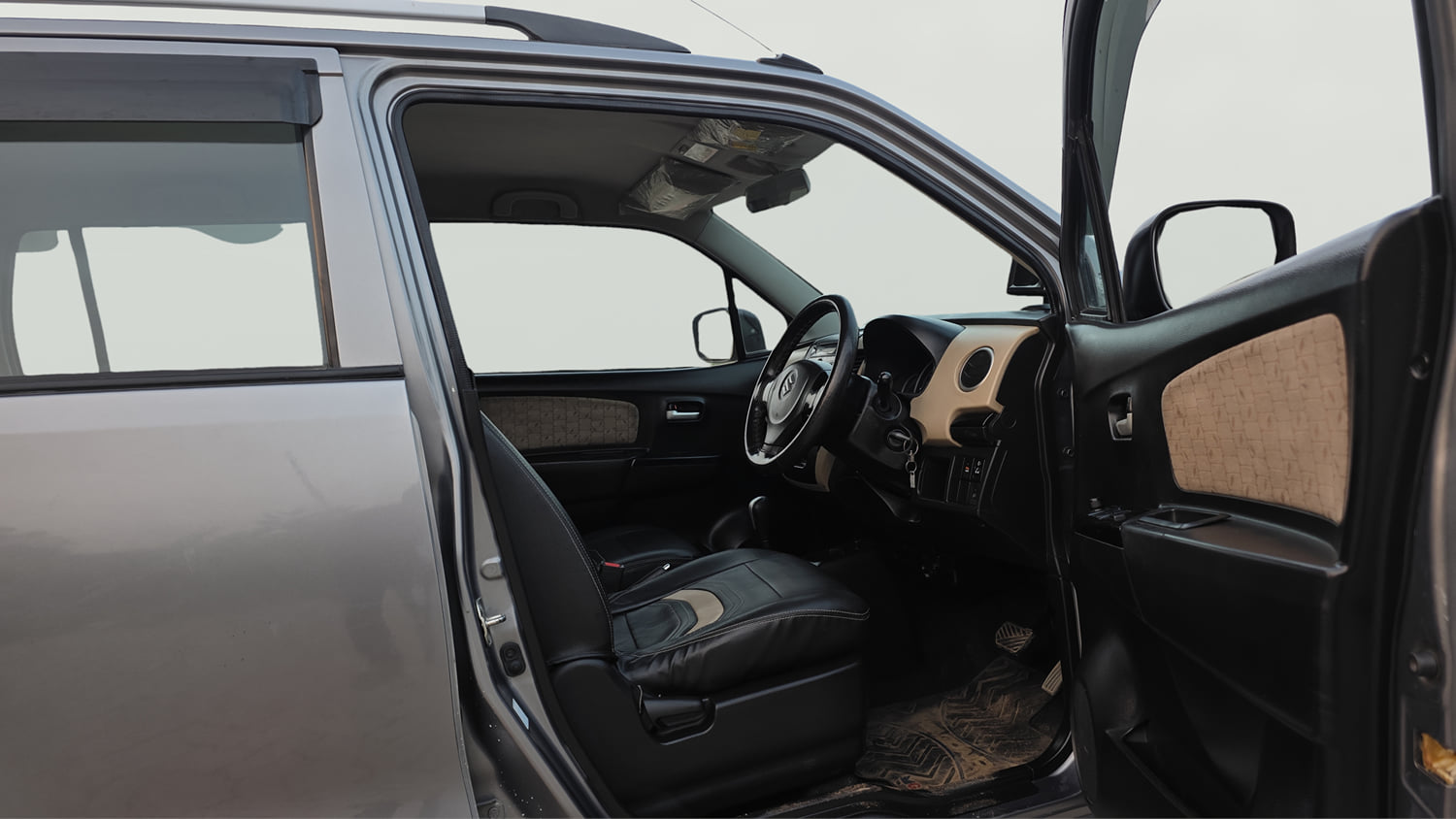 Used 2017 Maruti Suzuki Wagon R 1.0 VXI AMT Petrol Automatic interior RIGHT SIDE FRONT DOOR CABIN VIEW