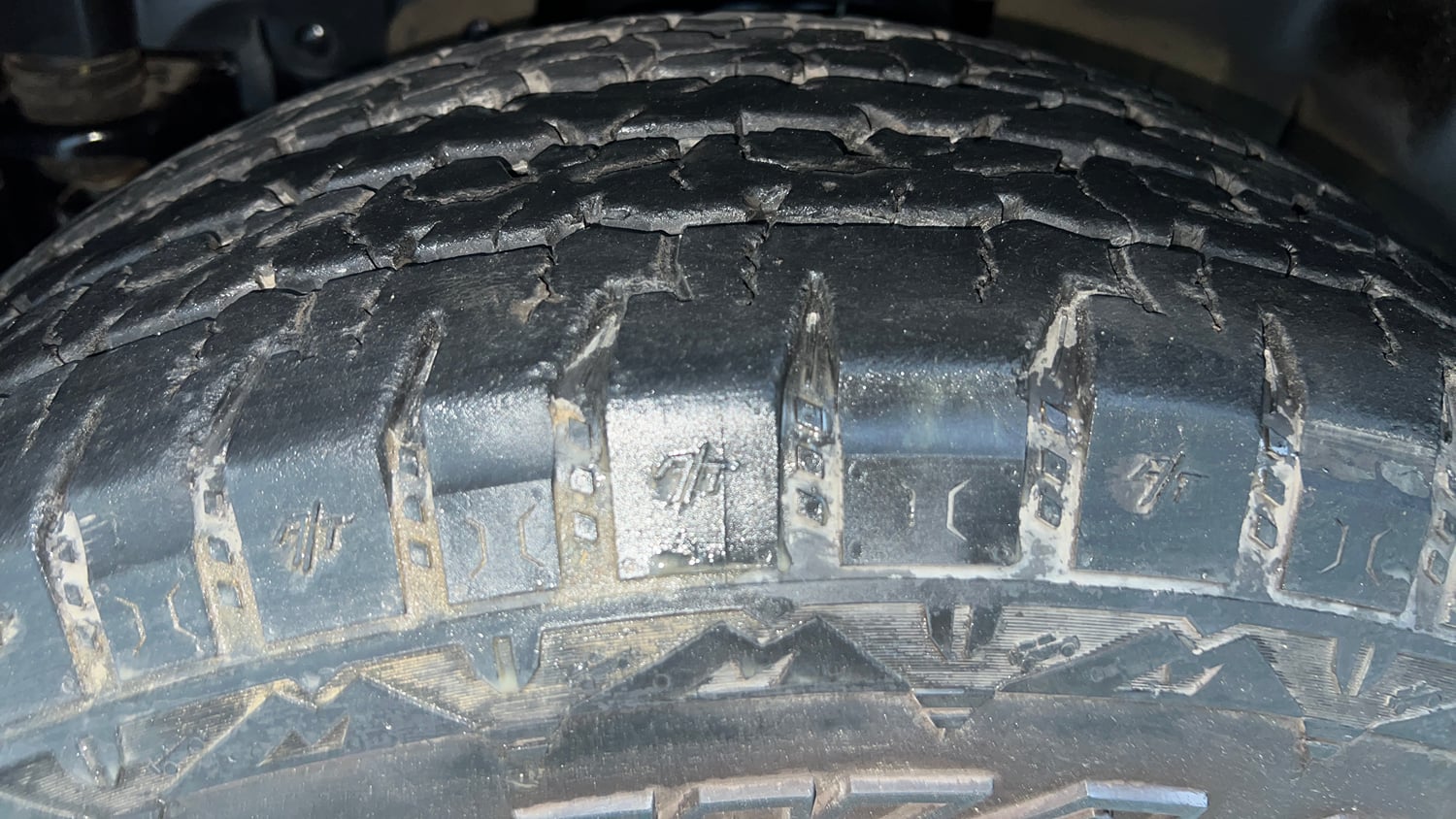 Used 2023 Mahindra Thar LX Hard Top Petrol AT 4WD Petrol Automatic tyres LEFT FRONT TYRE TREAD VIEW